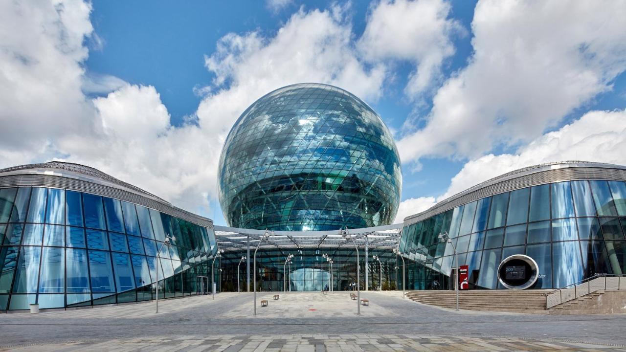 Экспо Бульвар 5 Astana Exteriör bild